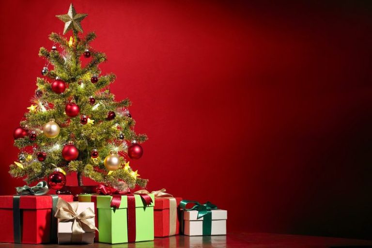 Regali di Natale, un ritorno alla tradizione: idee utili e che fanno sognare